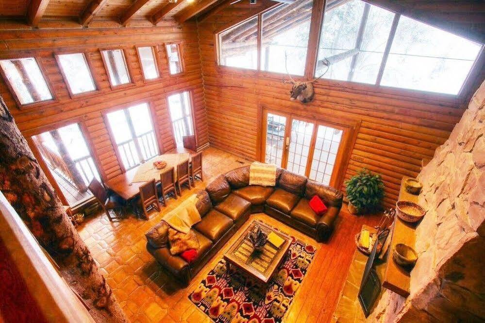 Log Cabin On The Stream Sundance ภายนอก รูปภาพ