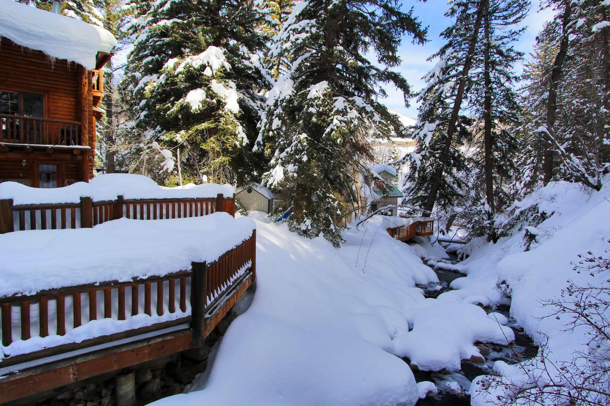 Log Cabin On The Stream Sundance ภายนอก รูปภาพ