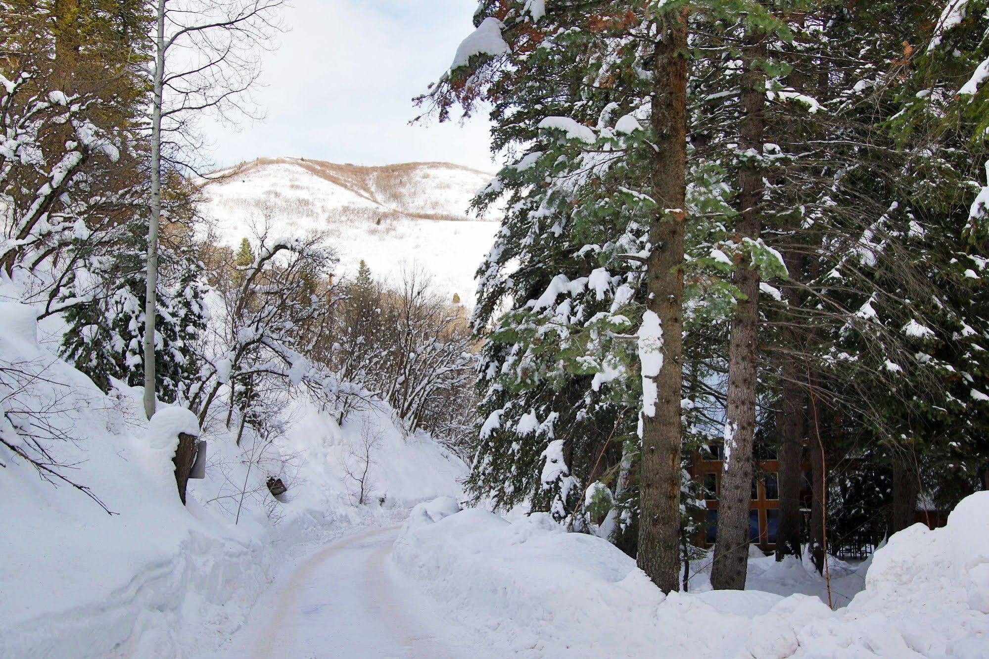 Log Cabin On The Stream Sundance ภายนอก รูปภาพ